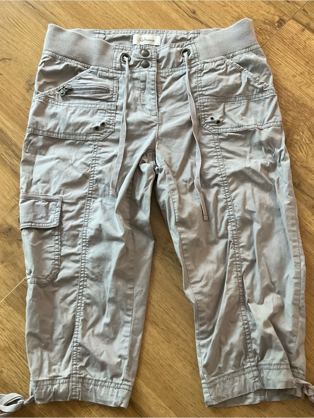 2000s grey Cargo Capris Pants